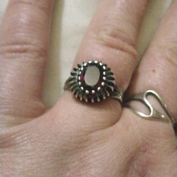 Sterling silver ruby ring - Picture 2 of 3